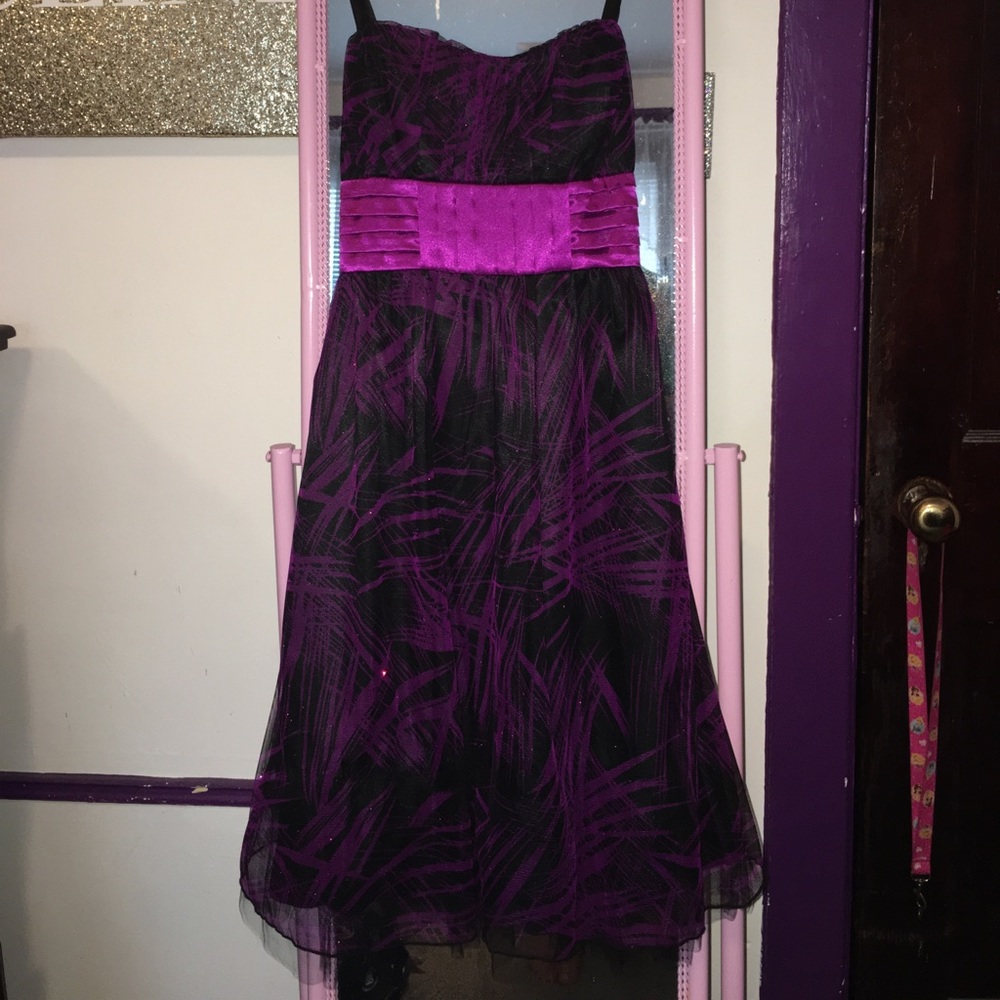 Beautiful party dress!