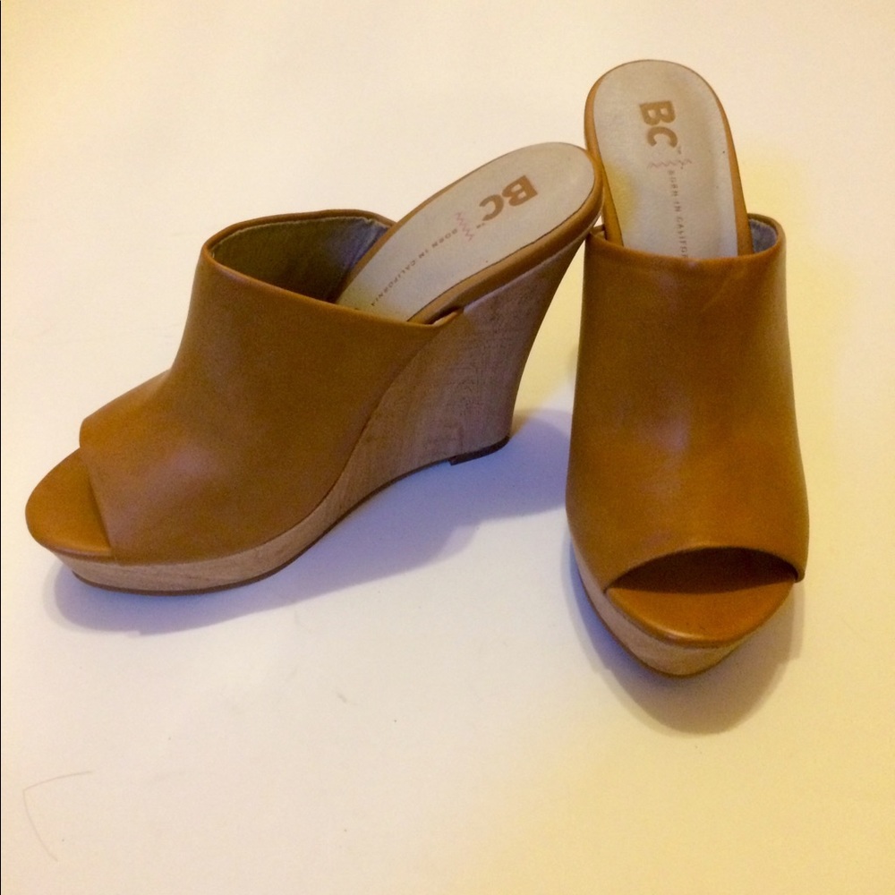 Brown Born in California size 6 wedge