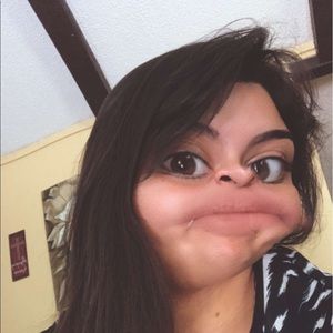 Meet your Posher, Estefania