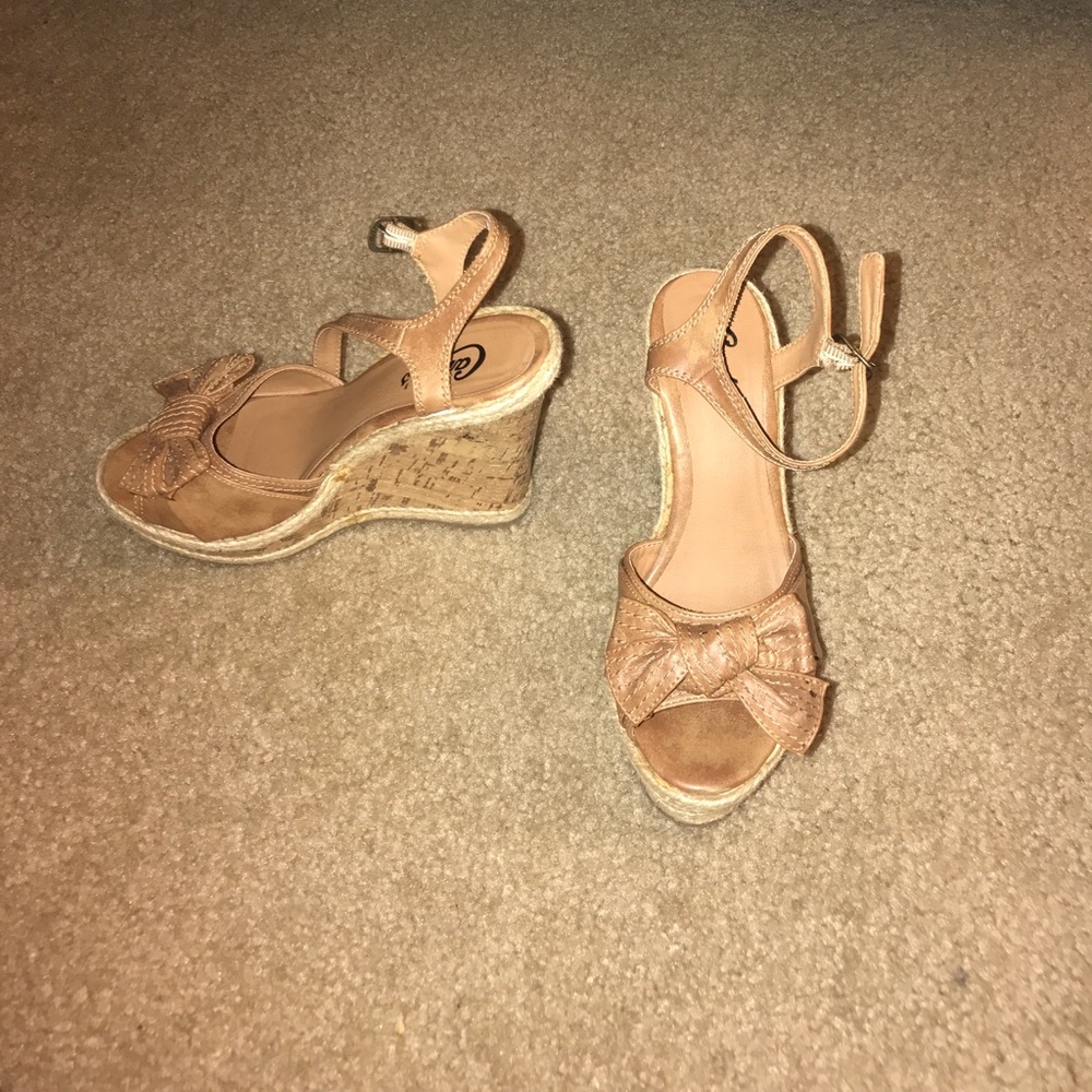 Candies brown bow wedges