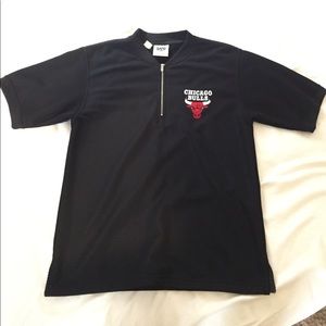 Vintage short sleeve Bulls warm up