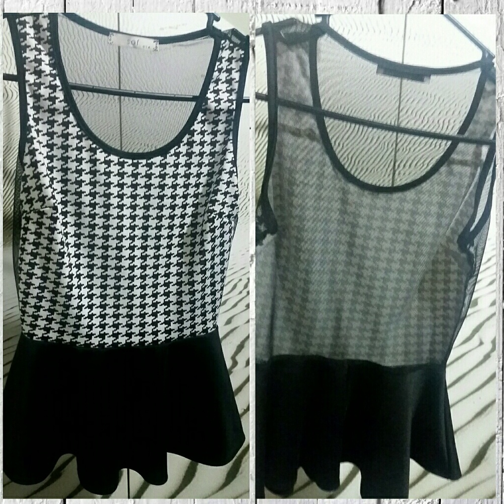 👽FREE w/bundle Houndstooth Top 🐕