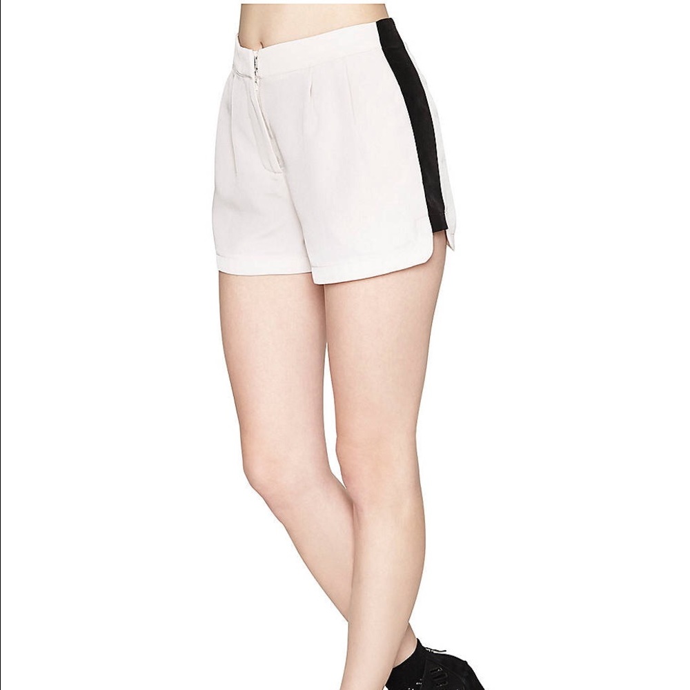 Chalk Grey Contrastside Shorts