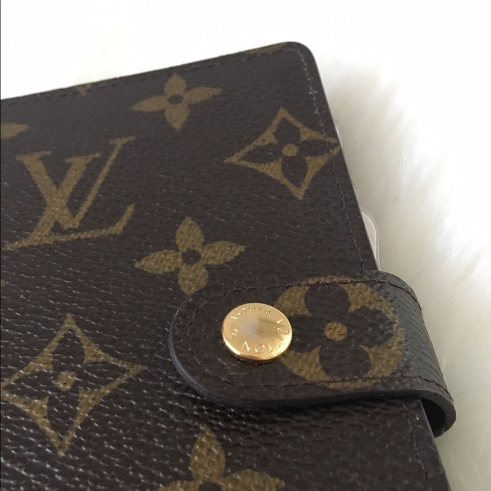 Louis Vuitton Agenda PM with the ruler and pen