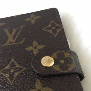 Louis Vuitton Agenda PM with the ruler and pen