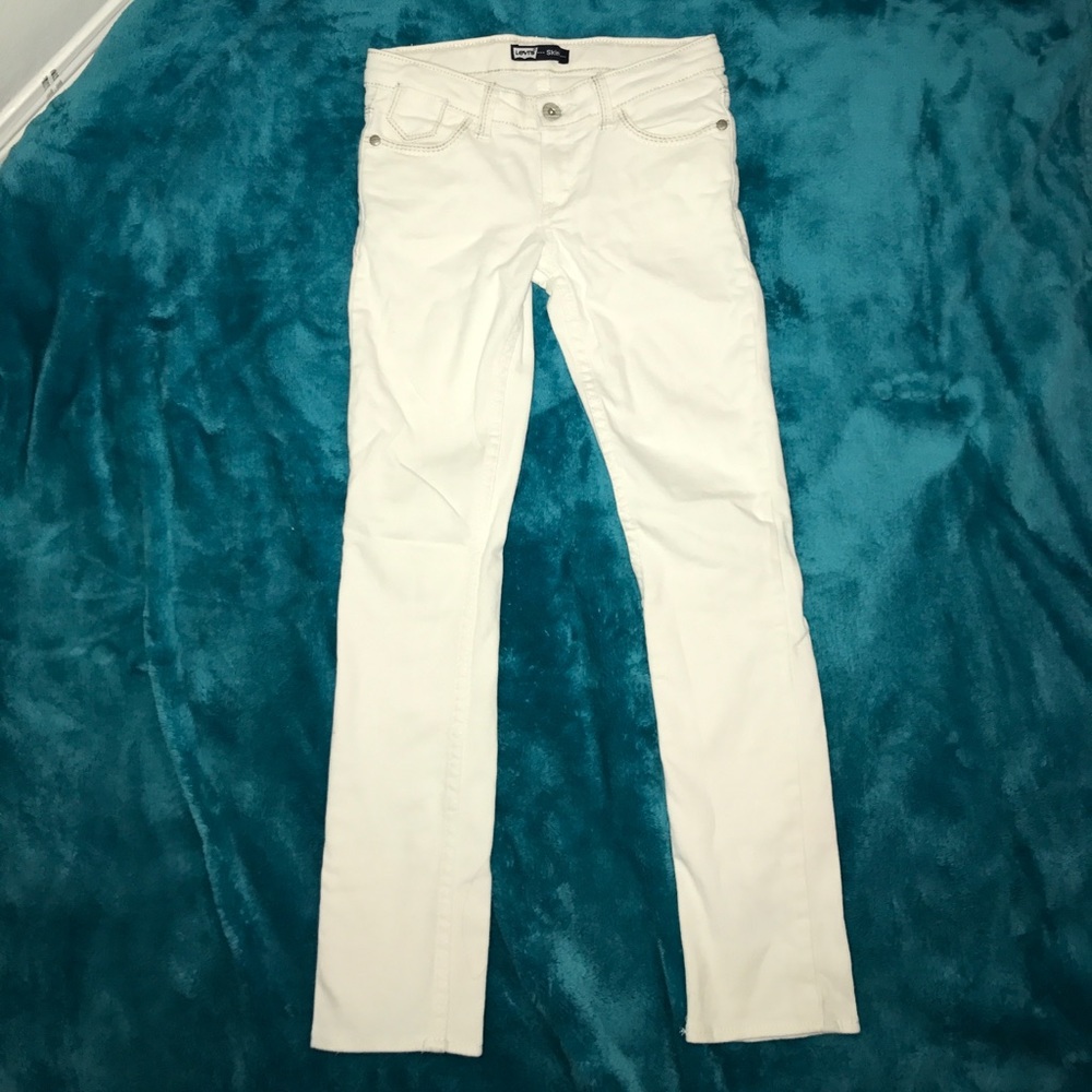 White skinny Levi's jeans