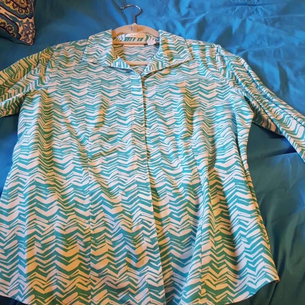 Button down Chico's shirt size1