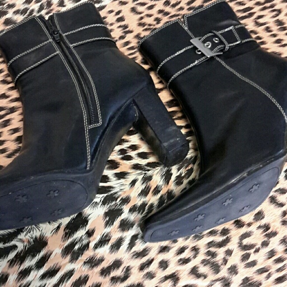 Black leather boot, like new. Sz. 8-1/2 - Picture 5 of 6