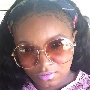 Meet your Posher, Carlnesha