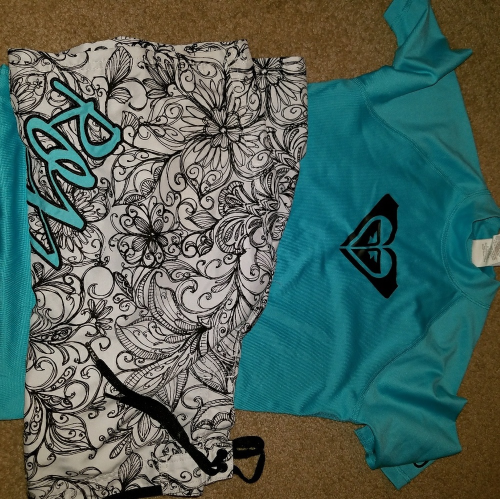 Roxy board shorts and rash guard bundle, xs
