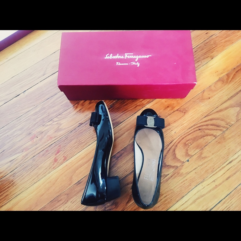 Salvatore Ferragamo Vara classic pump shoes