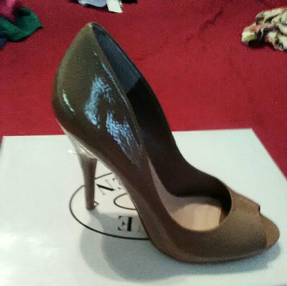 Khaki pump