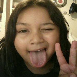 Meet your Posher, Azaela