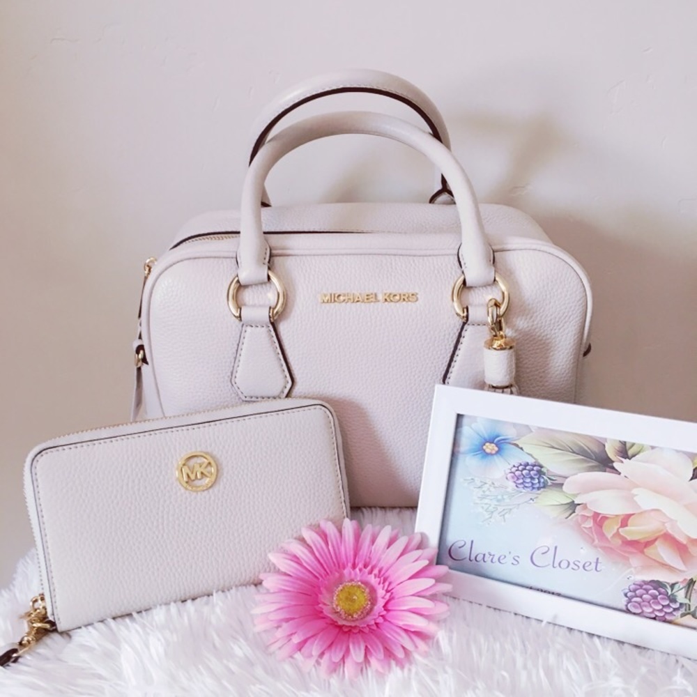 ❗️SoldinFB❗️Michael Kors Satchel and Wallet Set