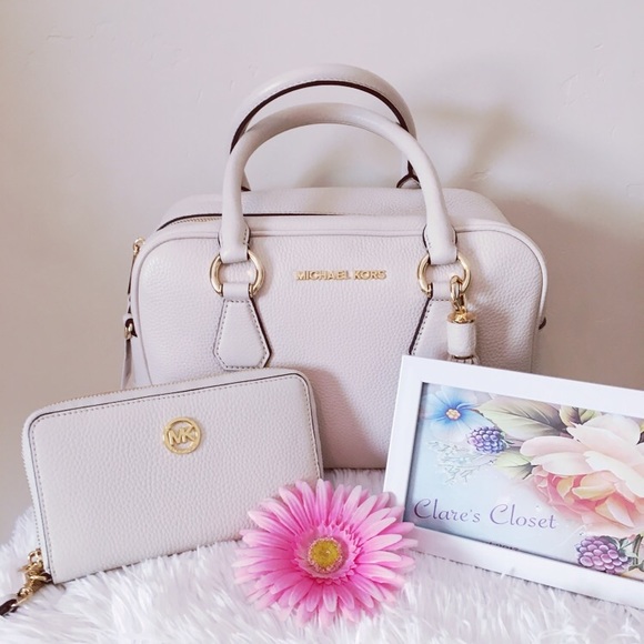 ❗️SoldinFB❗️Michael Kors Satchel and Wallet Set - Picture 1 of 8