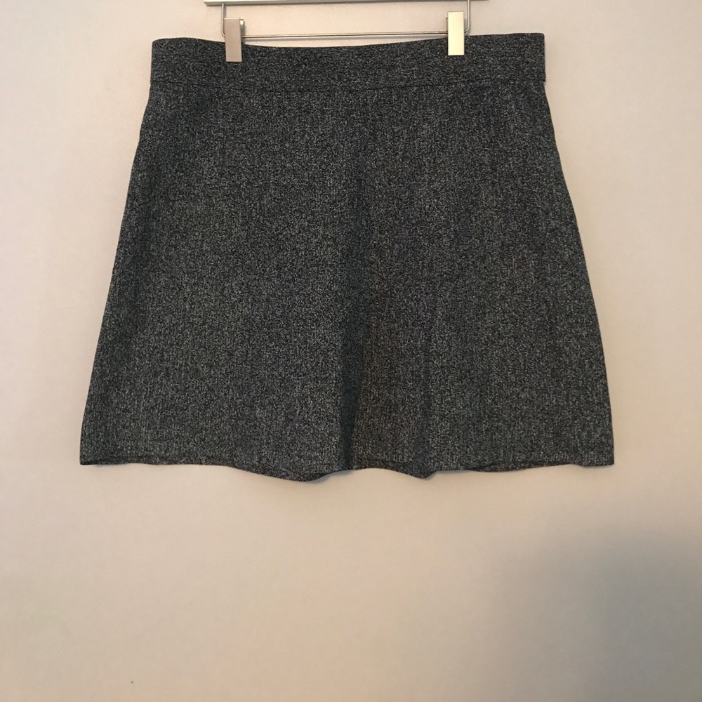 LOFT Stretchy sweater-like skirt w/elastic band