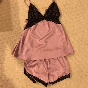 Matching cami and shorts sleepset. Never worn!