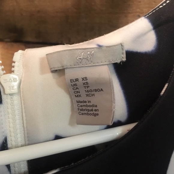 H&M Fitted Floral Dress - Picture 3 of 3