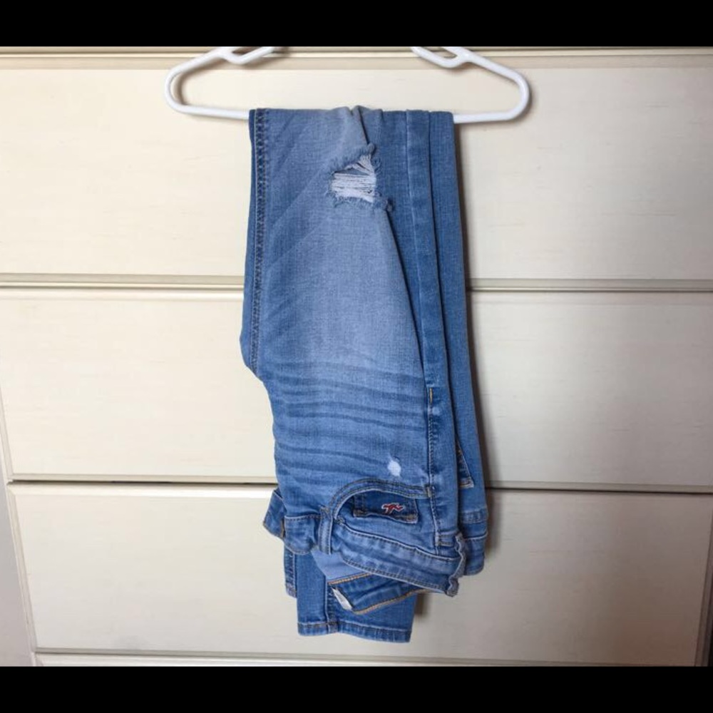 Distressed skinny jeans