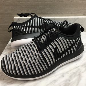 Women's Nike Roshe Two Flyknit Size 6.5 & 6.