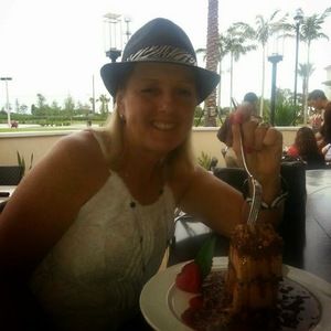 Meet your Posher, Debi