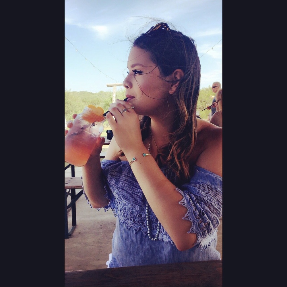 Meet your Posher, Cassandra