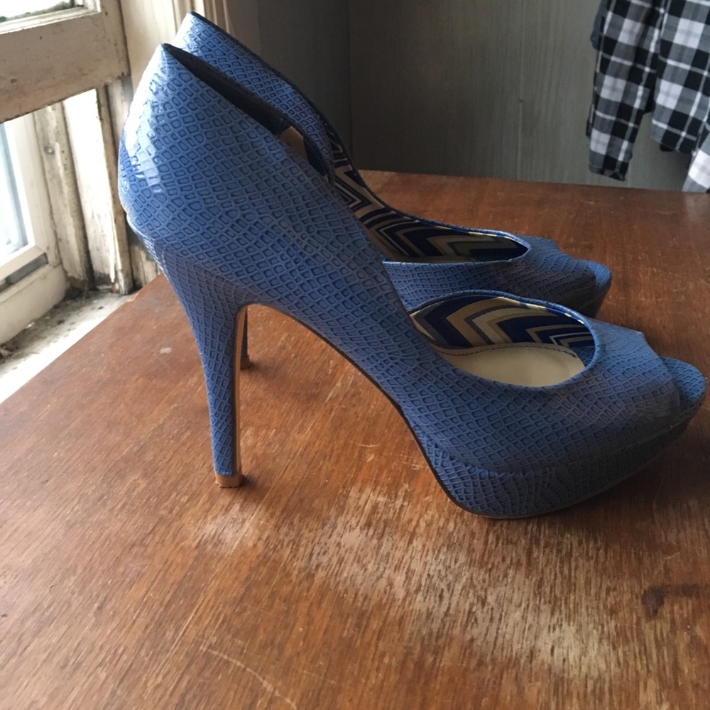 Light blue pumps.