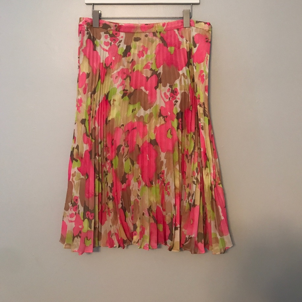LOFT floral pleated skirt