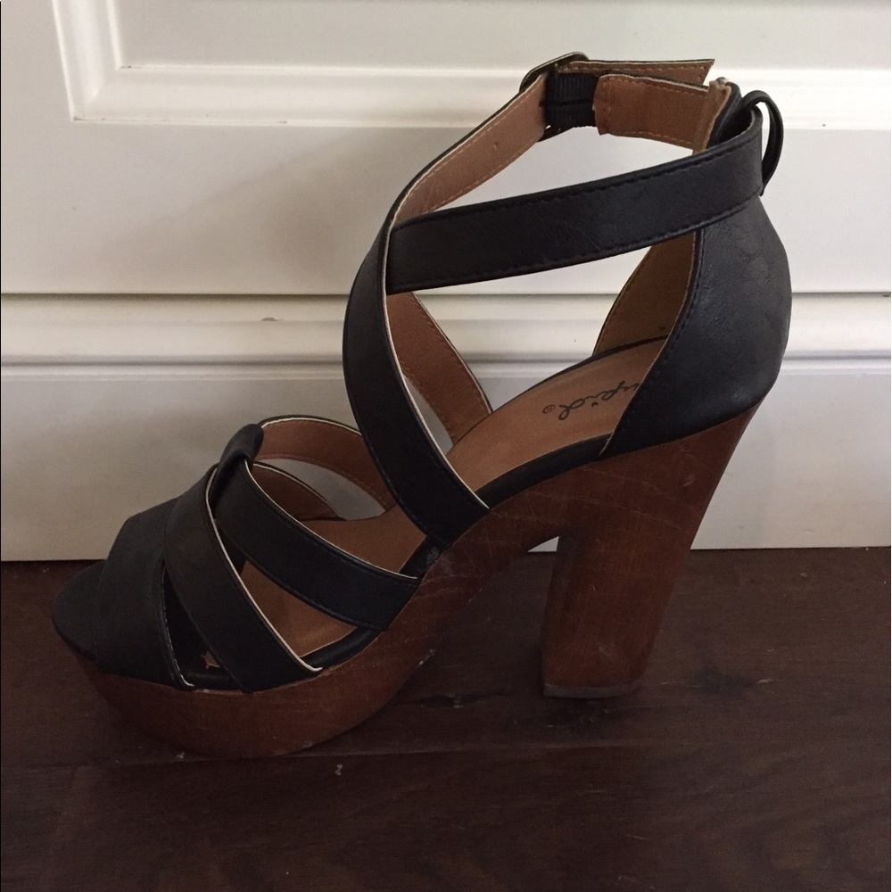 Qupid black platform heels size 7 1/2