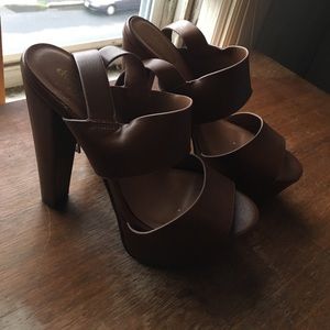 Brown chunky sandal