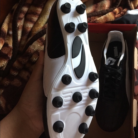 Soccer Cleats ⚽️ - Picture 2 of 3