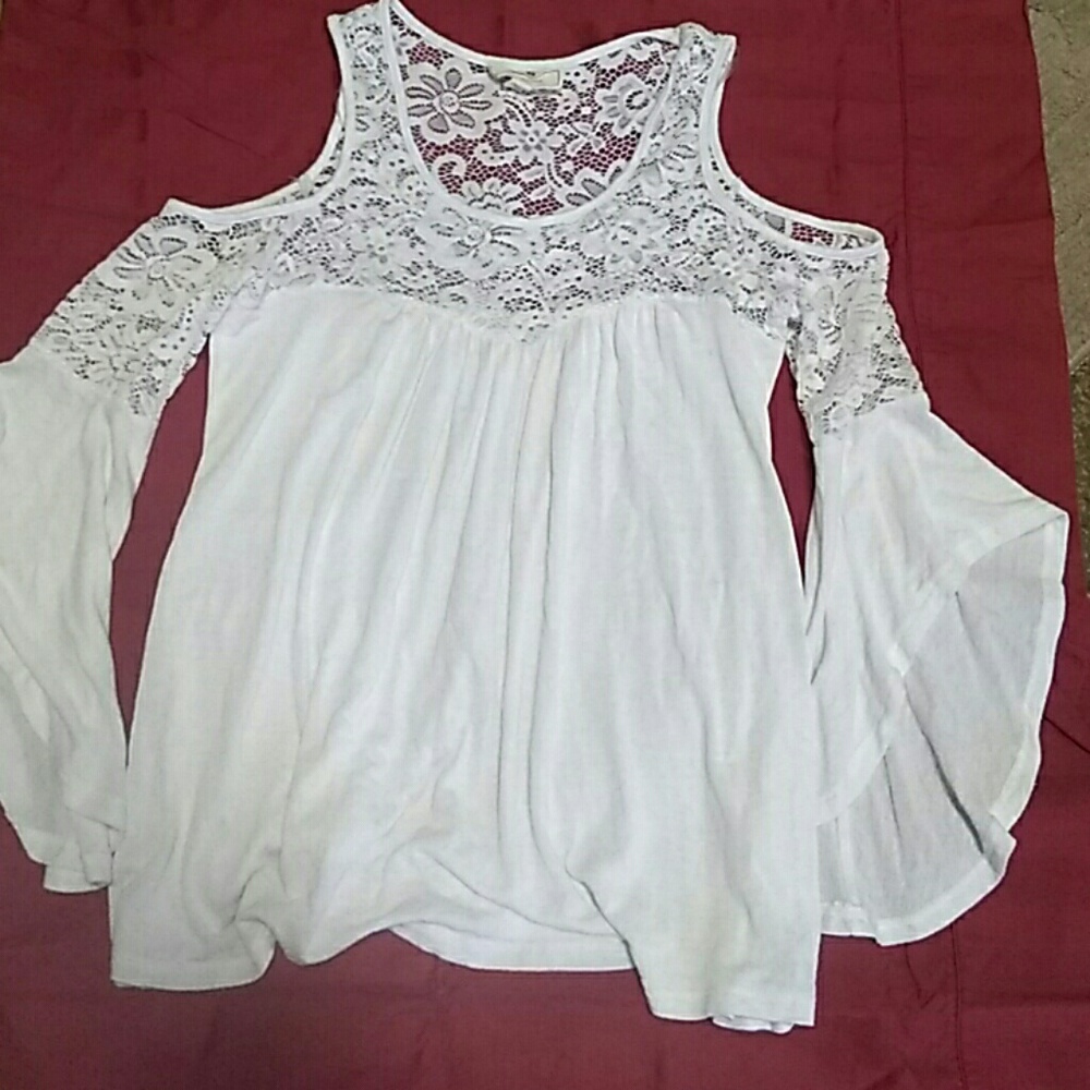 No Comment -White cutout shoulder, fairytale sleev