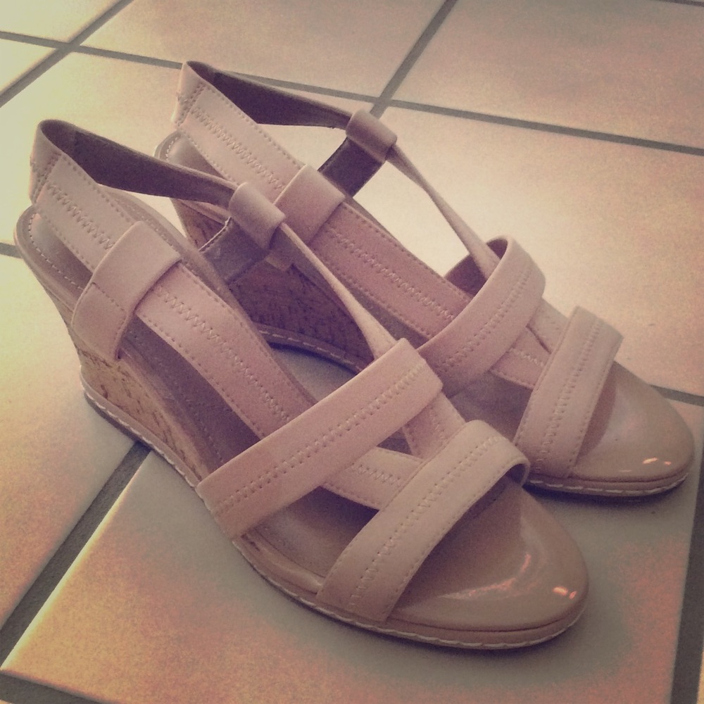 Nude wedges