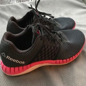 Women's Reebok sneakers size 9 dark gray &a pink