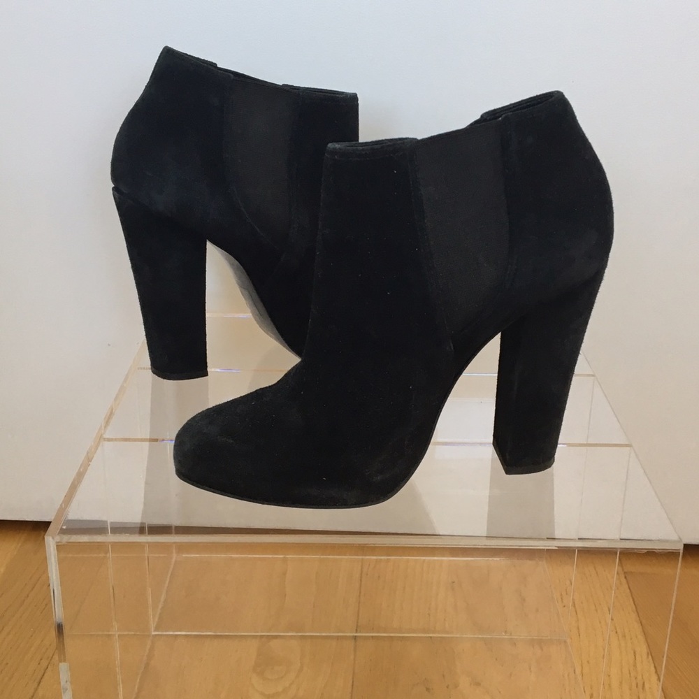 Topshop: black suede booties