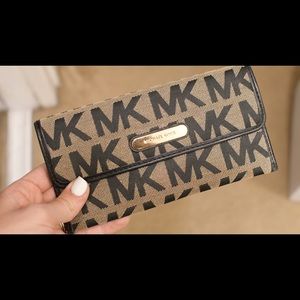 Michael Kors Bags - Michael Kors wallet Michael Kors Bags - Michael Kors wallet