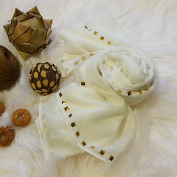 Five scarfs - Picture 3 of 5