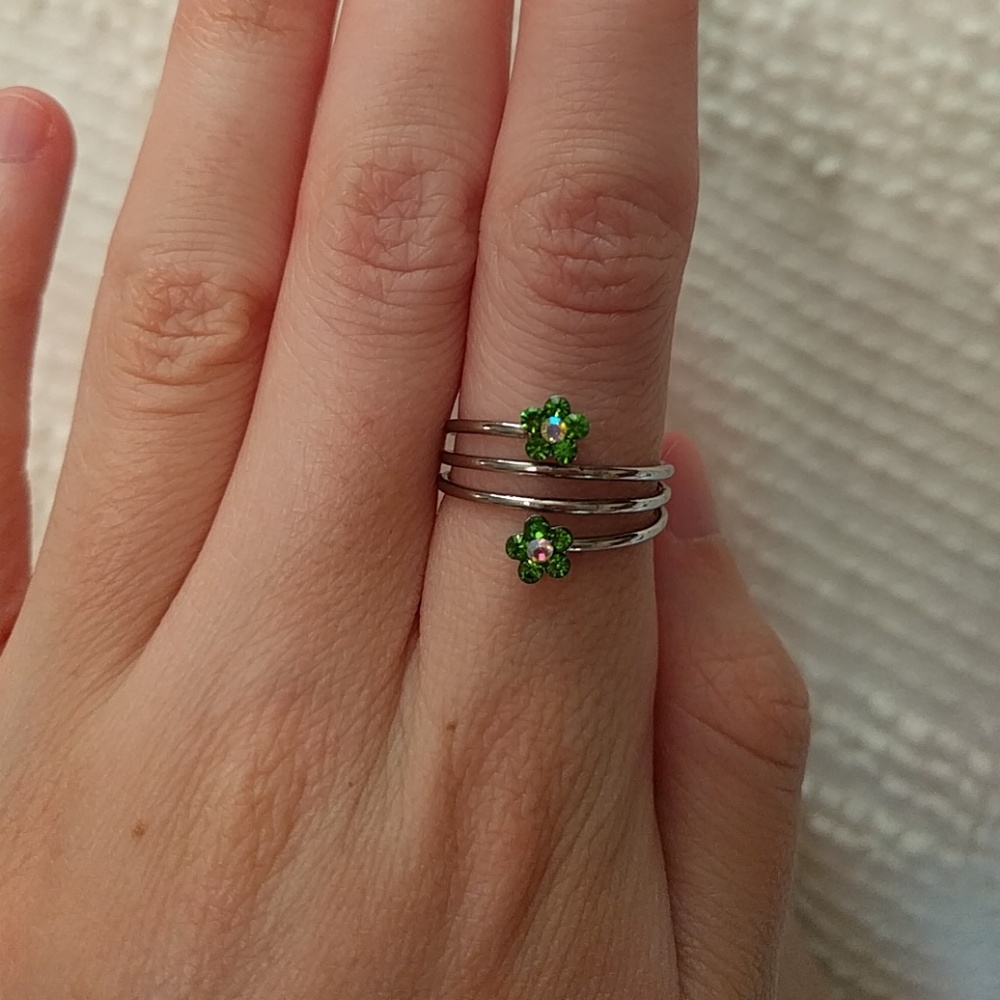 Spiral costume ring with green flowers