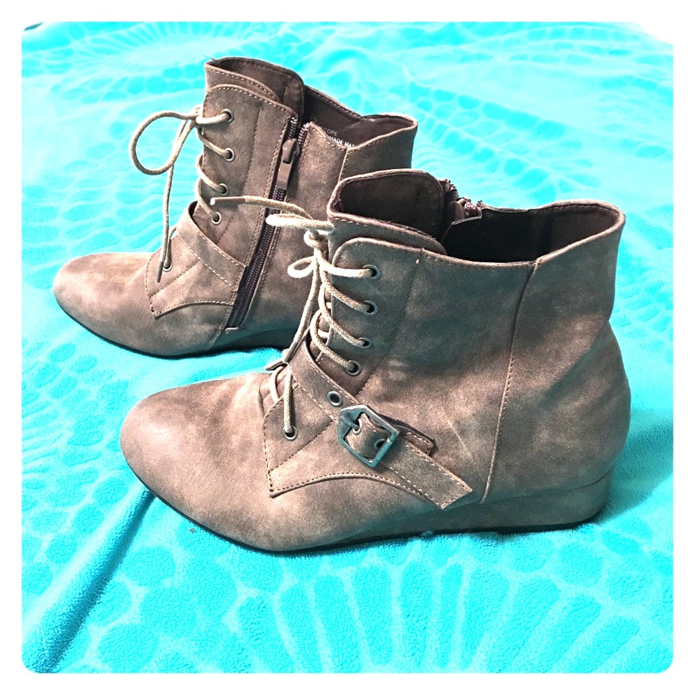 Shoes!! Only been worn 3-4 times!