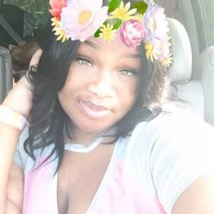 Meet your Posher, Latoya