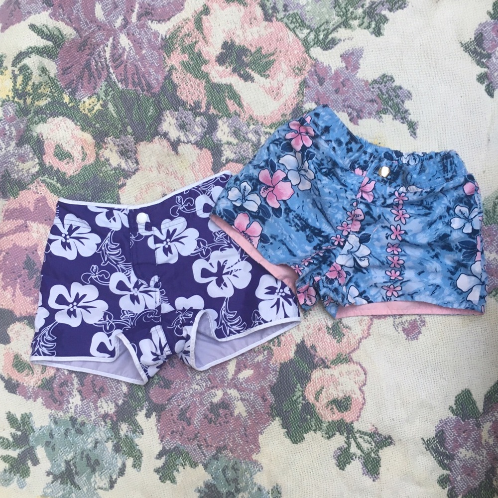 Bundle of 2 reversible summer shorts!! Like New!