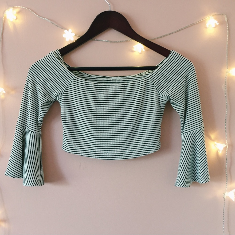 Stripped trumpet sleeves crop