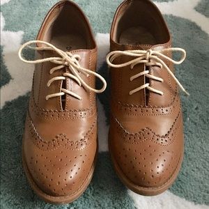 Oxford style shoes