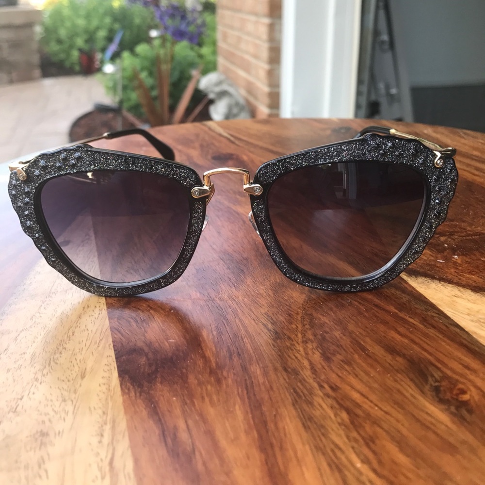 Like a Butterfly/ Cat Eye Black Sunglasses