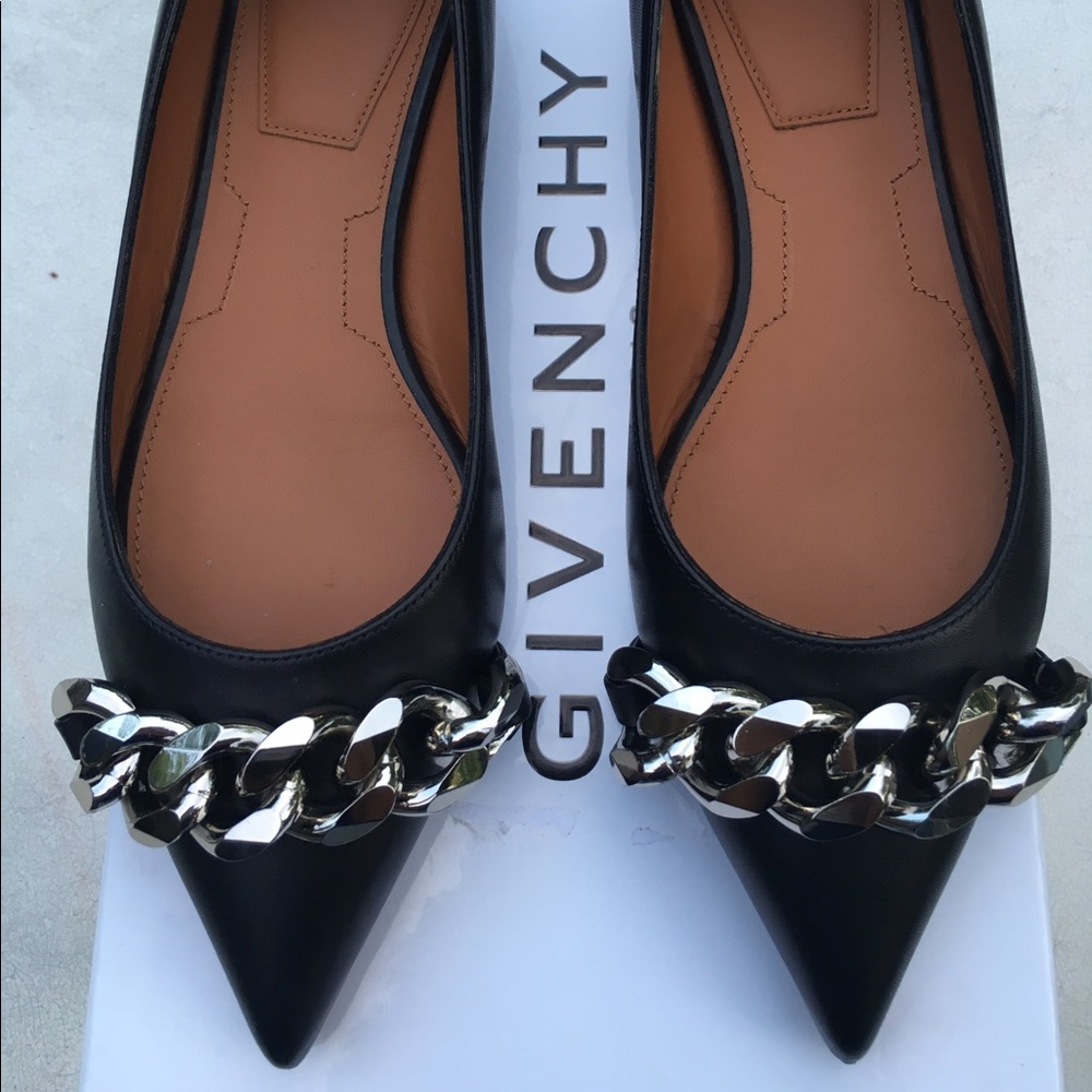 ✨HP✨NEW Givenchy Chain Ballerina Flats