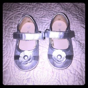 Toddler Silver Shoes with Flower, size 51/2