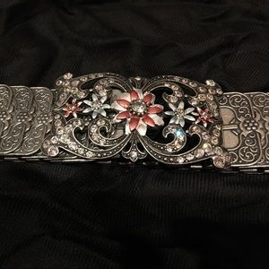 Metal stretch belt