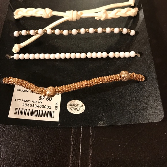 Brand new Necklace/earrings/bracelets combo - Picture 8 of 8