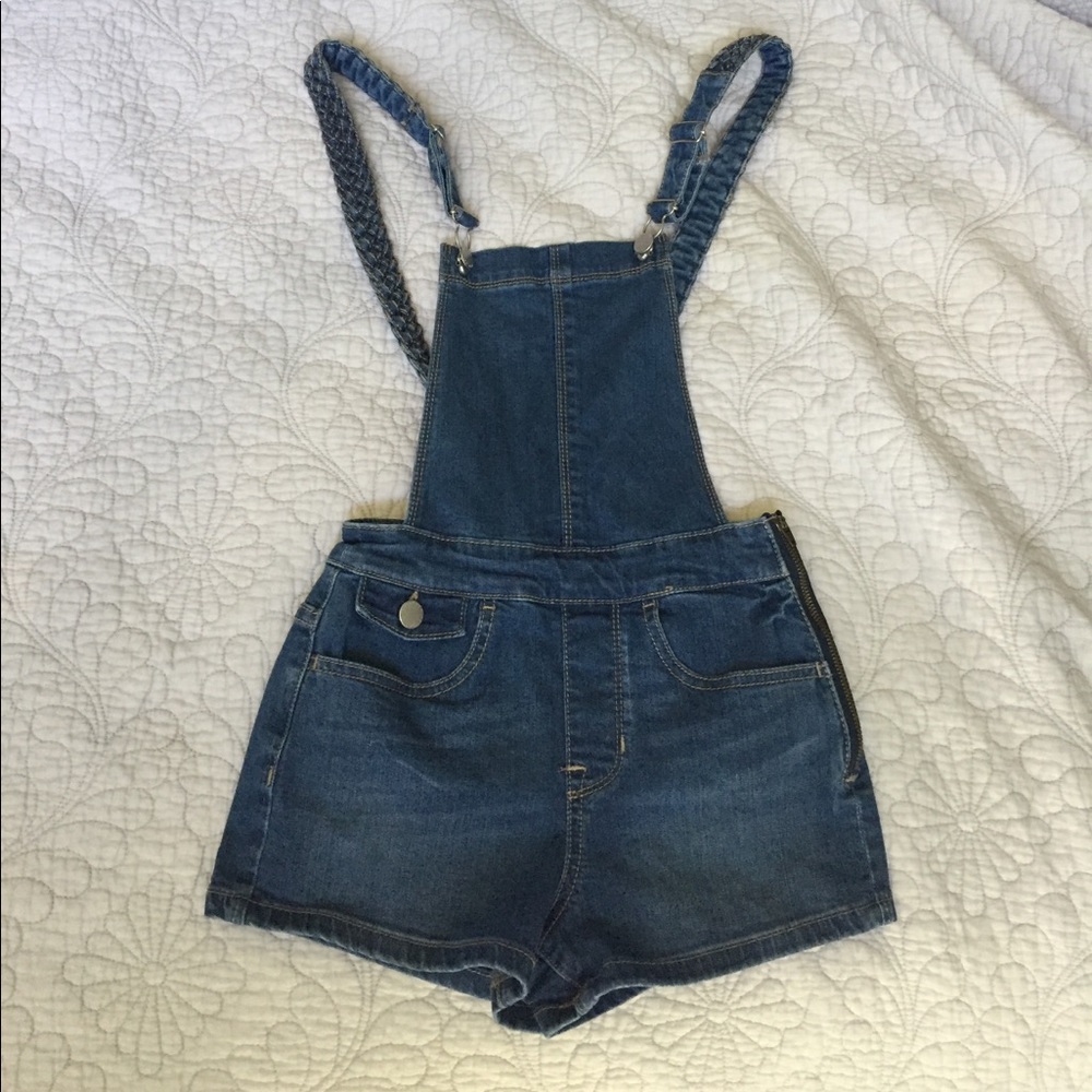 PACSUN DENIM OVERALL SHORTS (NEVER WORN)