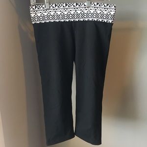 PINK Tribal Print Reversible Crop Leggings